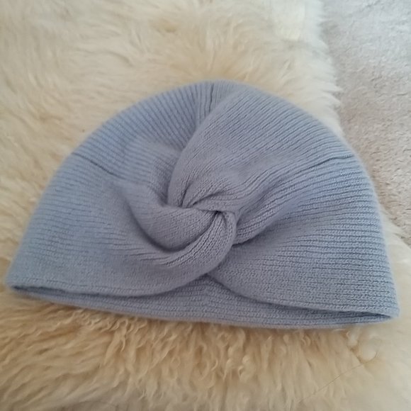 Aritiza Auxiliary Beanie 88% Cashmere in Light Blue - NWTags - Picture 1 of 16